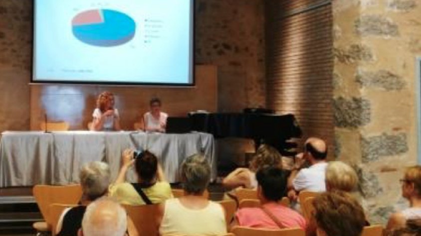 Una iamtge de la xerrada a Can Laporta sobre el càncer de còlon