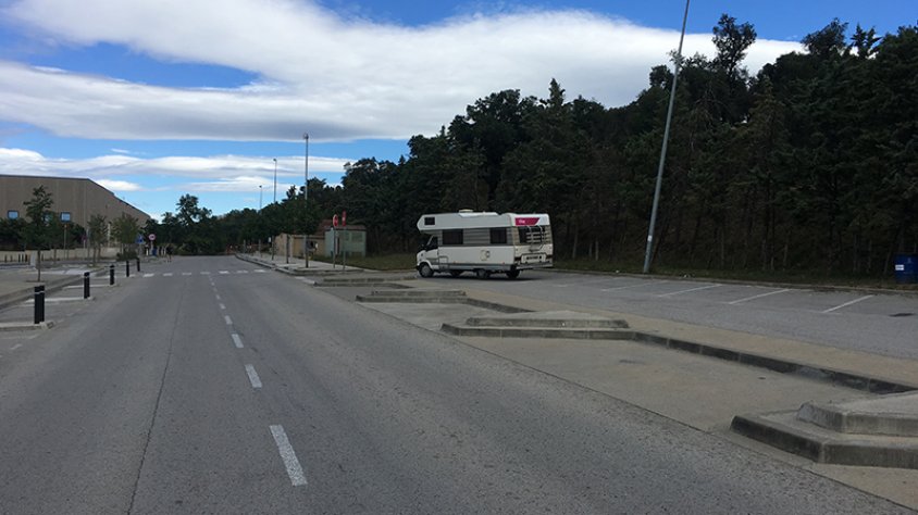 Italians enxampats "infraganti" forçant la porta d'una furgoneta d'ucranians