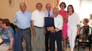 Imatges del dinar del soci del Casal de l'Avi de la Jonquera