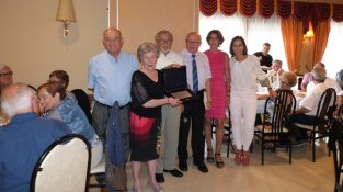 Imatges del dinar del soci del Casal de l'Avi de la Jonquera