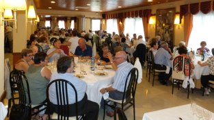 Imatges del dinar del soci del Casal de l'Avi de la Jonquera