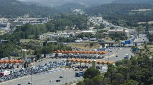 Les cues van arribar a superar els 15 quilòmetres