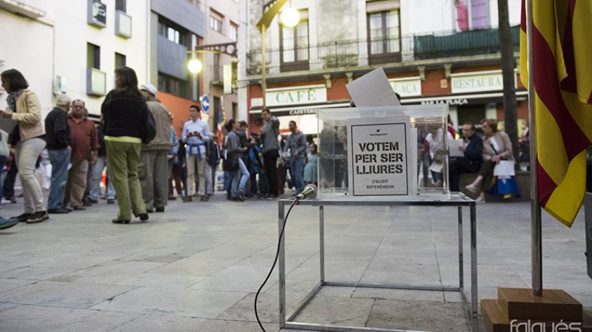 La Jonquera es manifesta contra l'operació de la Guàrdia Civil pel referèndum