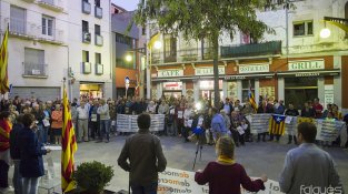 La plaça de l'Ajuntament es va omplir de gent i es va entonar els Segadors