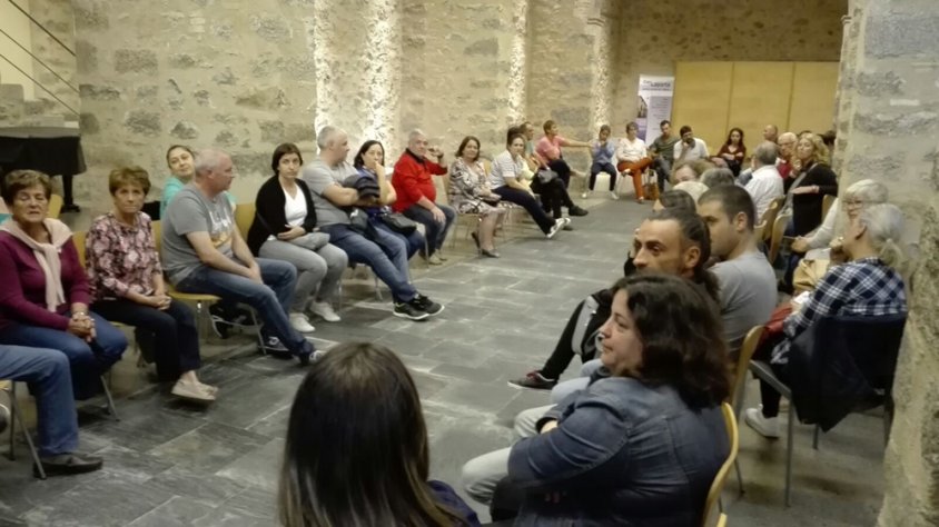 Nova reunió de la Plataforma de Veïns de la Jonquera, celebrada ahir dimarts a Can Laporta