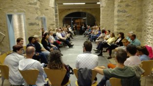 Nova reunió de la Plataforma de Veïns de la Jonquera, celebrada ahir dimarts a Can Laporta