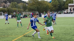 Una imatge del partit de diumenge, entre la UE la Jonquera i el Banyoles