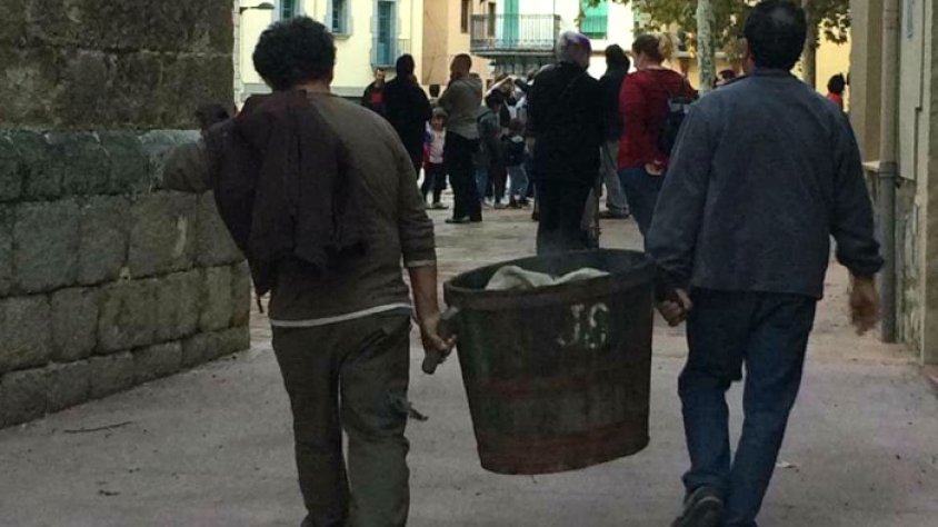 Portant les castanyes, a Agullana