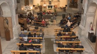 L'assemblea extraordinària celebrada a l'església