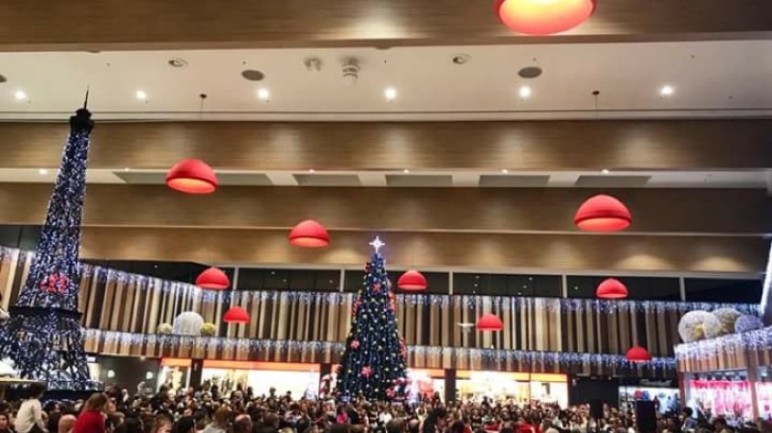 Dance Me va amenitzar l'acte d'encesa de llums nadalencs