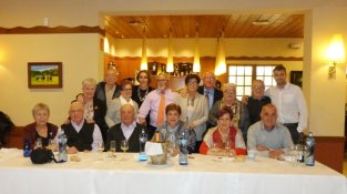 L'alcaldessa i el regidor Picornell amb membres de la junta