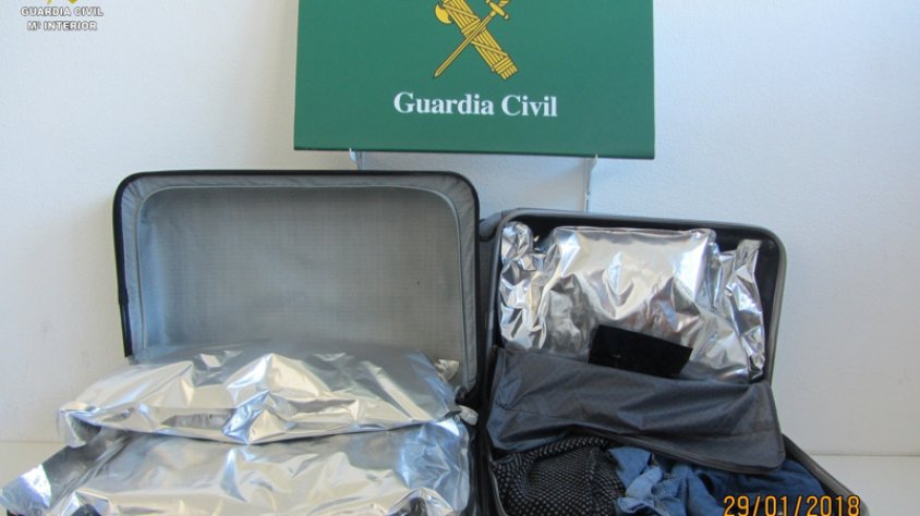 Una de les maletes que contenia la droga