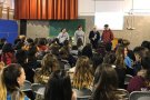 Més d'un centenar d'alumnes de l'institut, a la presentació del concurs Ficcions
