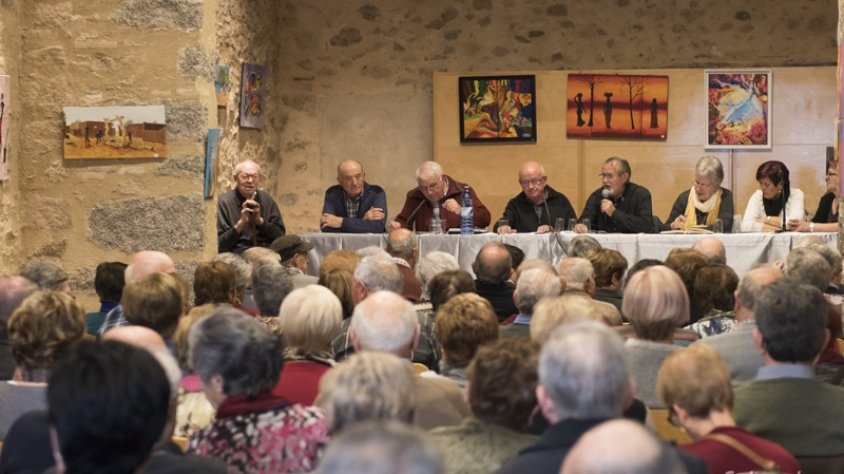 La reunió es va fer als Porxos de Can Laporta