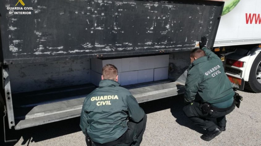 Una part de la droga estava amagada al remolc d'un tràiler