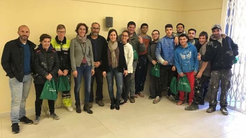 Els joves, al Casal, després de pintar-lo