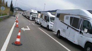 Els accessos a l'autopista van estar tallats tot el dia