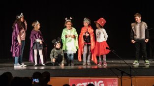 Els alumnes de l'escola hi van representar una funció