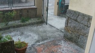 Després de la pedra va caure una tromba d'aigua