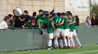 Jugadors i aficionats van ser una pinya durant els 90 minuts