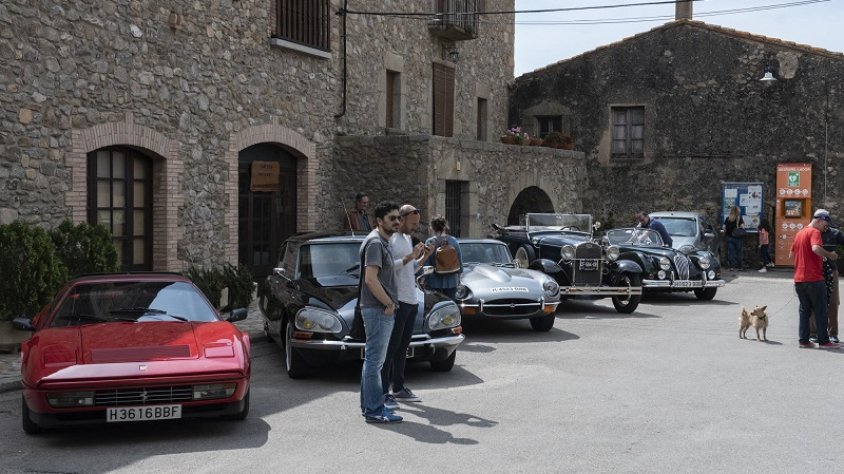 Al matí els cotxes van estar aparcats a la vila