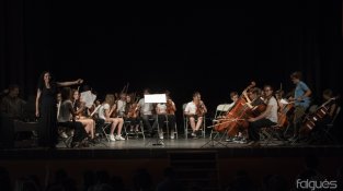La professora dels instruments de vent va conduir l'acte