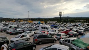 L'outlet també s'ha omplert de gom a gom