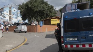 Els agents van entrar en almenys quatre locals del Portús