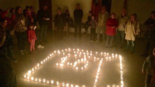 A Agullana van encentre una urna amb espelmes