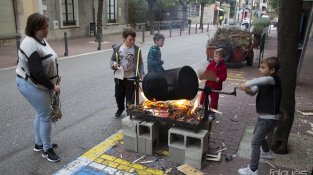 Les castanyes es van coure a fora de la Societat