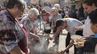 La trobada va acollir colles d'arreu de Catalunya i va omplir els carrers del municipi