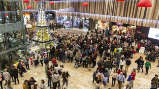 L'acte d'encesa de l'enllumenat va comptar amb la participació del grup de dansa urbana figuerenc Dance Me