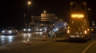 L'autopista va estar tallada tota la tarda