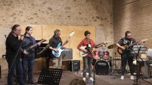 Els alumnes van cantar i van interpretar peces amb diversos instruments