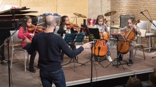 Els alumnes van cantar i van interpretar peces amb diversos instruments