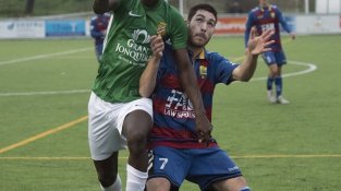 El Llagostera B es va avançar i la UE La Jonquera va empatar abans del descans