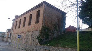 La nau lateral és l'única part de l'immoble desocupada