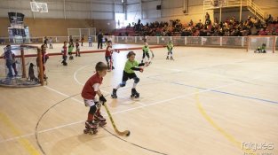 Les grades del pavelló jonquerenc es van omplir de gom a gom