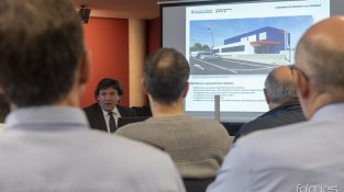 Prèviament, Buch havia presentat el projecte a l'ajuntament