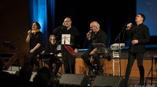 Joan Isaac va comptar amb diverses col·laboracions