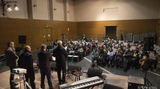 Joan Isaac va comptar amb diverses col·laboracions