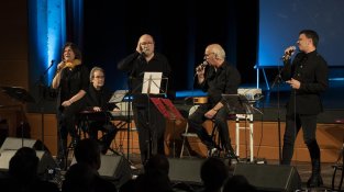 Joan Isaac va comptar amb diverses col·laboracions