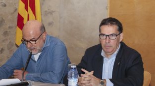 La sala es va omplir de gom a gom