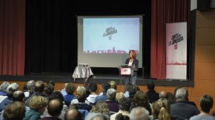 Durant l'acte van anar intervenint tots els membres de la llista