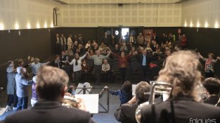 Després de la missa en record dels difunts, la celebració es va traslladar a la Societat