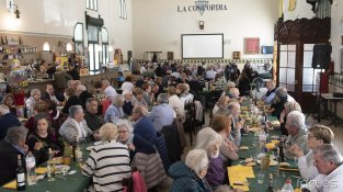 Després de la missa en record dels difunts, la celebració es va traslladar a la Societat