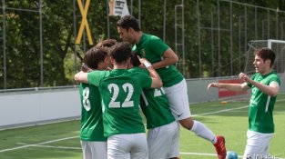 L'equip es va acomiadar de l'afició amb mostres d'agraïment