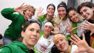 Les fèmines del CP Jonquerenc, just després de l'últim partit de lliga