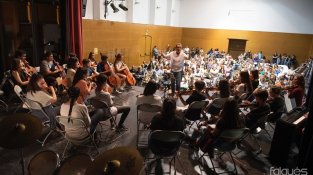 Els alumnes de 1r van tocar instruments de vent i els de 2n, de corda