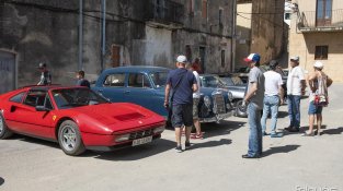 Els cotxes van fer una ruta per la contrada